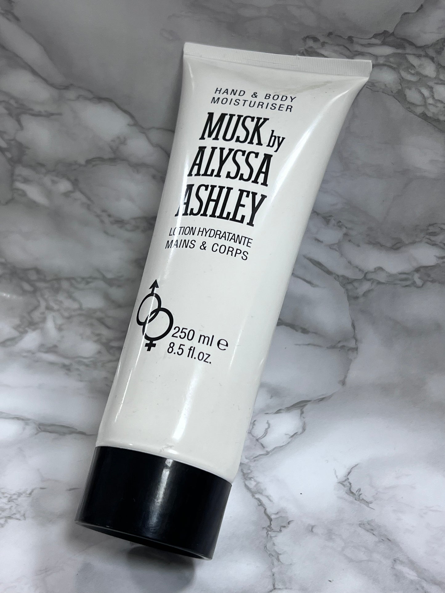 Musk by Alyssa & Ashley Crema Mani&Corpo