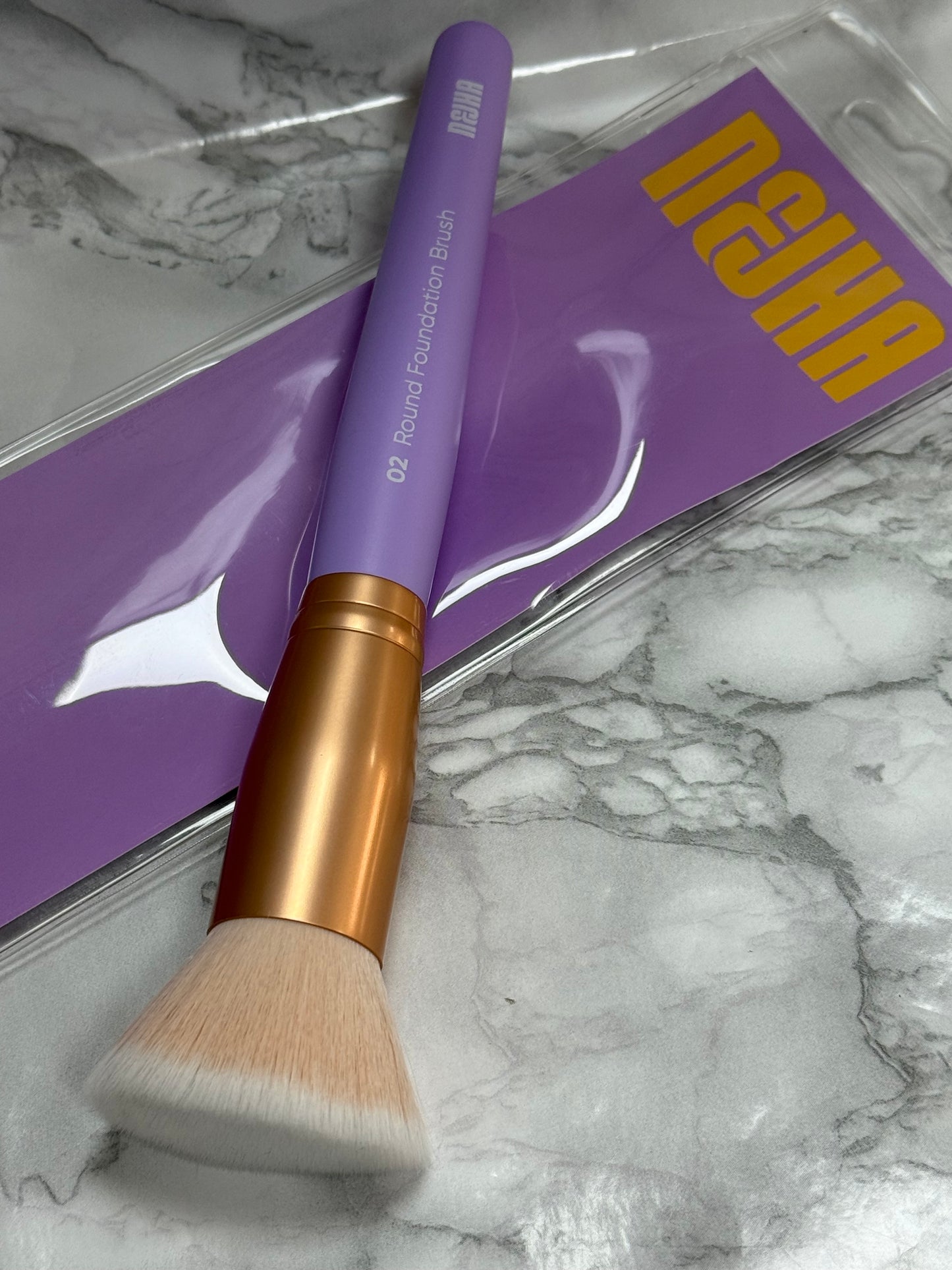 Round Foundation Brush 02