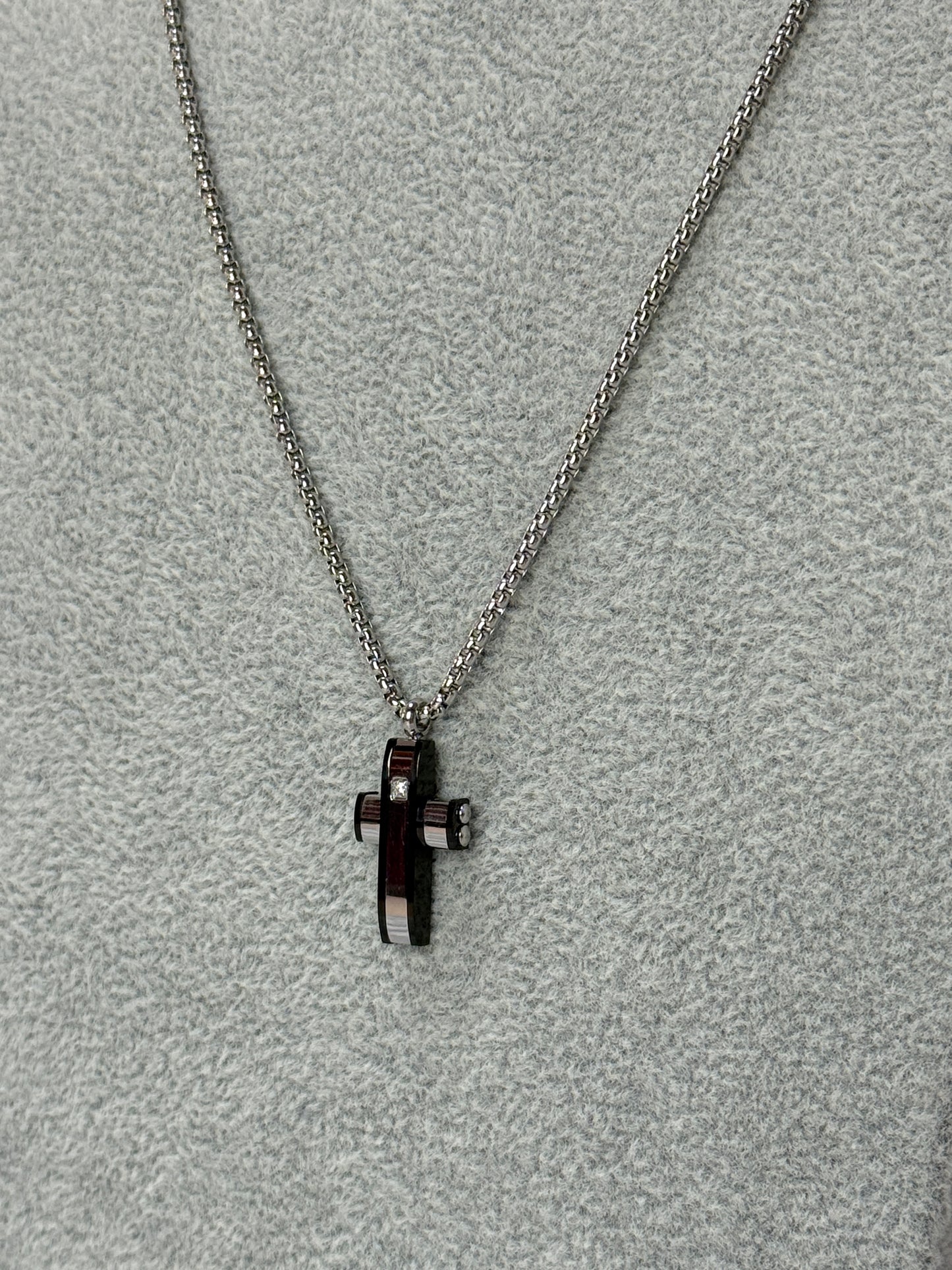 Collana Crocifisso Con Punto Luce Silver&Black