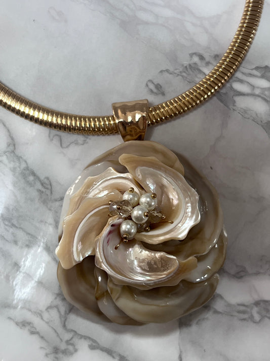Collana Fiore Perlato